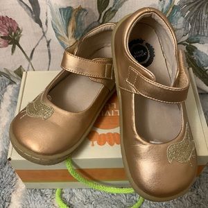 Livie and Luca Pio Pio size 12 rose gold metallic